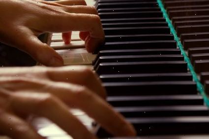Hvordan lære å spille piano online gratis. Gratis online pianotimer.