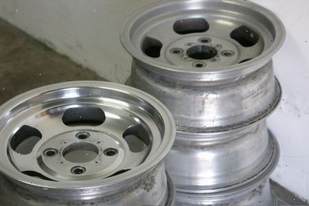 Hvordan du rengjør aluminium MAG hjul. Dobbeltsjekke hjulene.