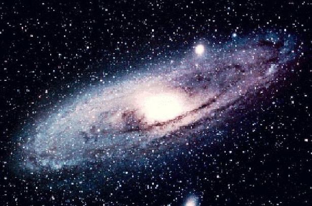 Slik ser galaksen. Du kan bruke en kikkert eller din nakne øyne på en klar kveld for å se Galaxy.