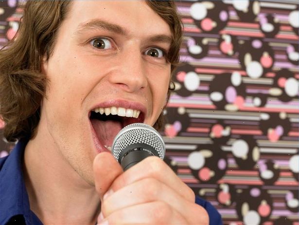 Hvordan å plukke sanger for en karaoke konkurranse. Velg en sang som er populært for tiden.