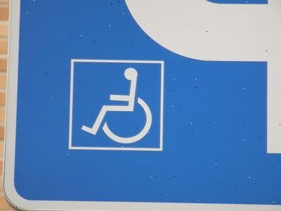 Hvordan finansiere en rullestol tilgjengelig kjøretøy. Gjør din forskning på prising for rullestol varebiler og modifikasjoner som rullestolheis og ramper.