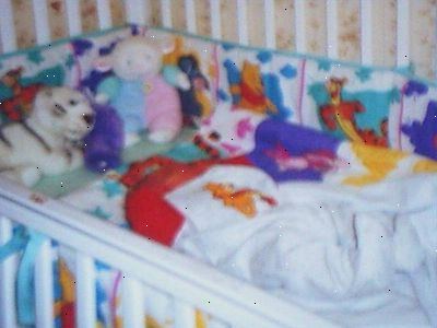 Hvordan lage beddings for en baby crib