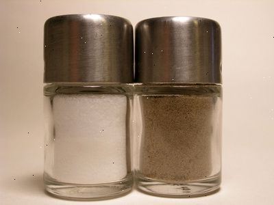Hvordan samle inn salt og pepper shakers.